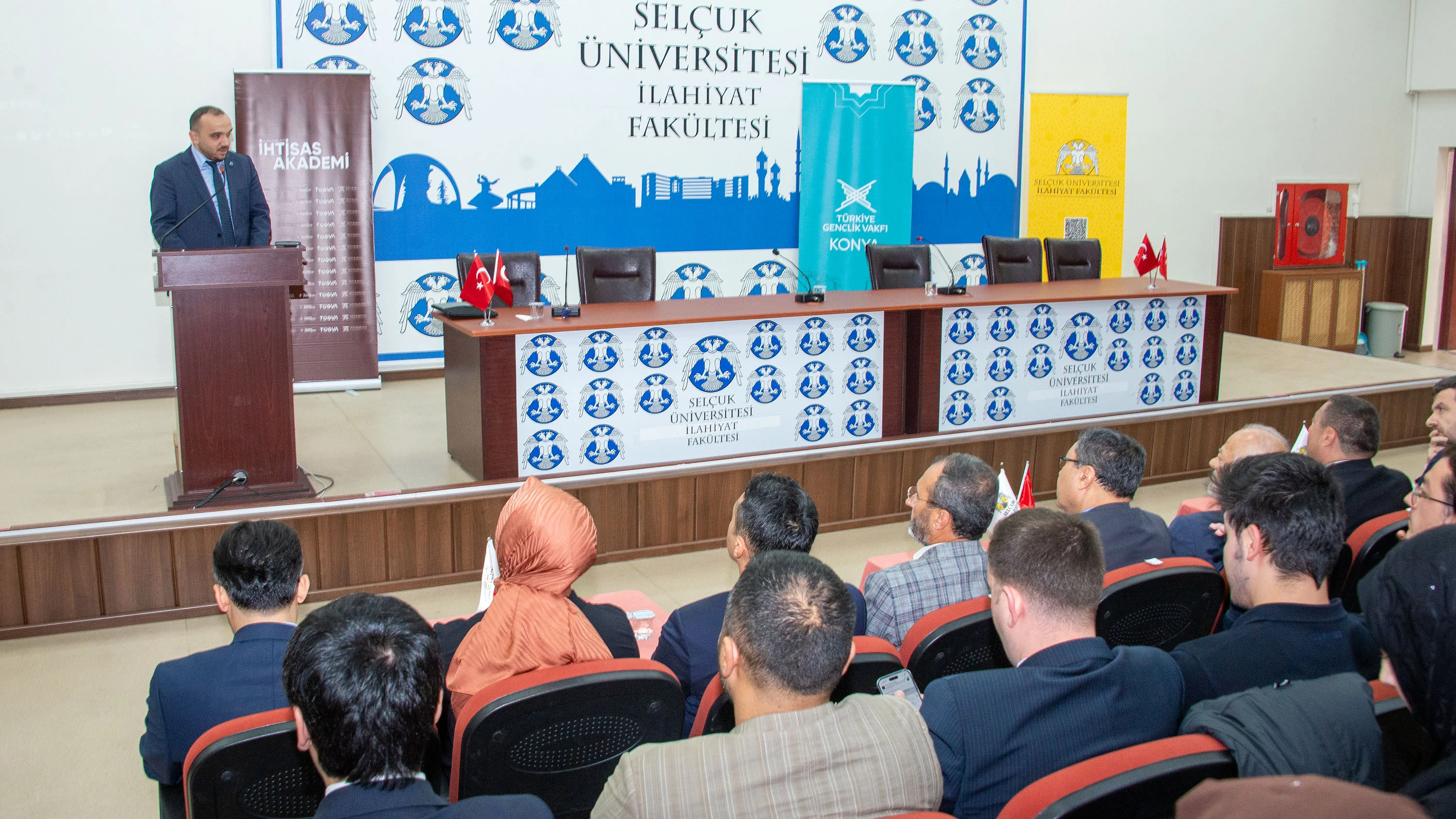 Selçuk Üniversitesinde dijital çağ ve medeniyet perspektifi konuşuldu
